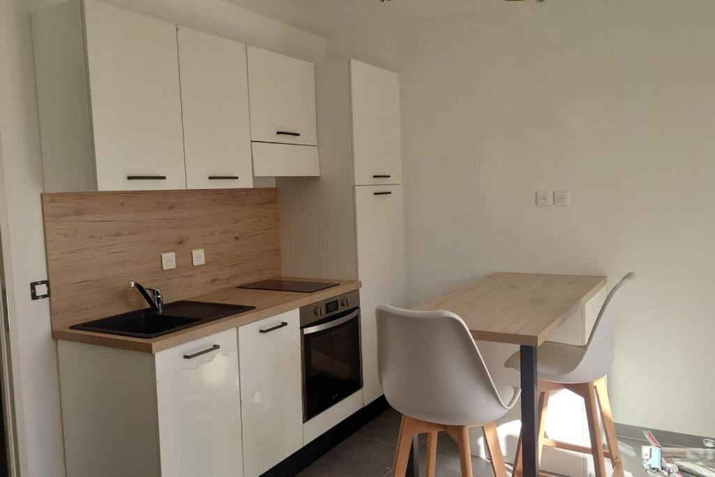 Appartement De La Tour Connaux Bagian luar foto